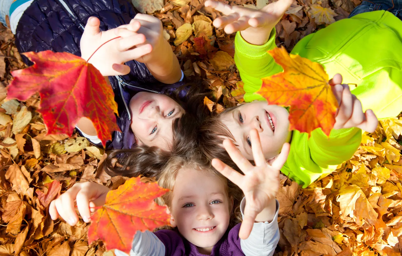 Photo wallpaper autumn, leaves, joy, nature, children, smile, boy, girl
