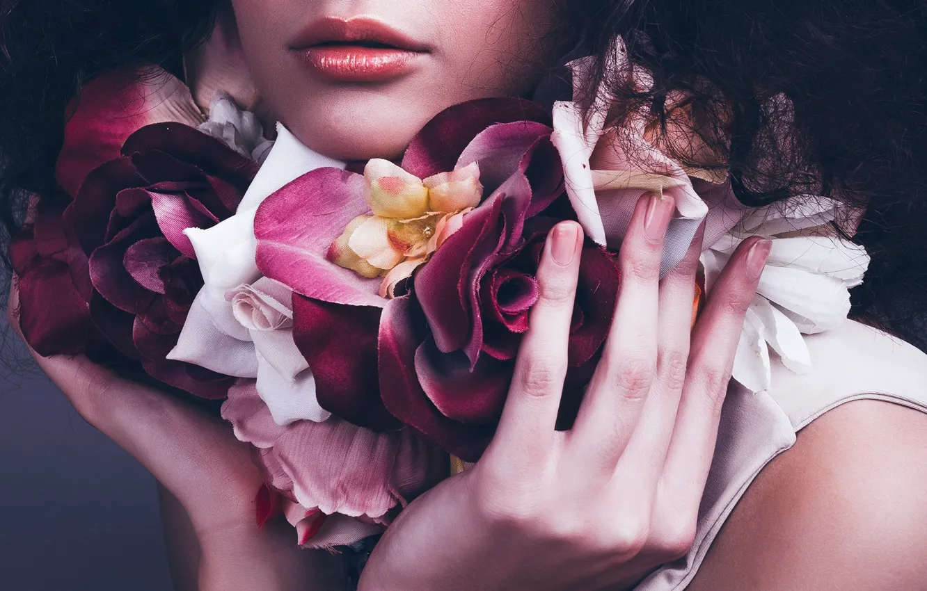 Photo wallpaper girl, flowers, hands, lips