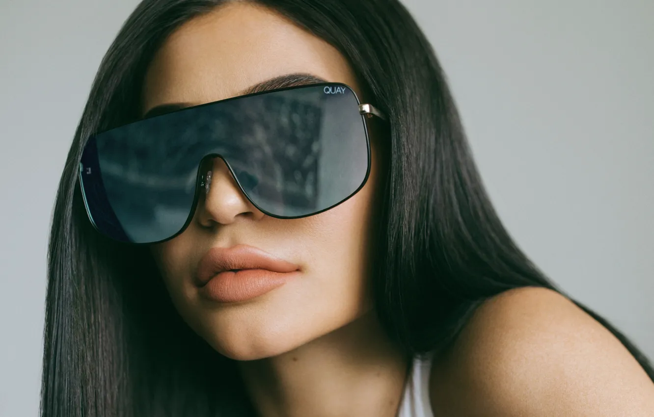 Photo wallpaper glasses, celebrity, Kylie Jenner