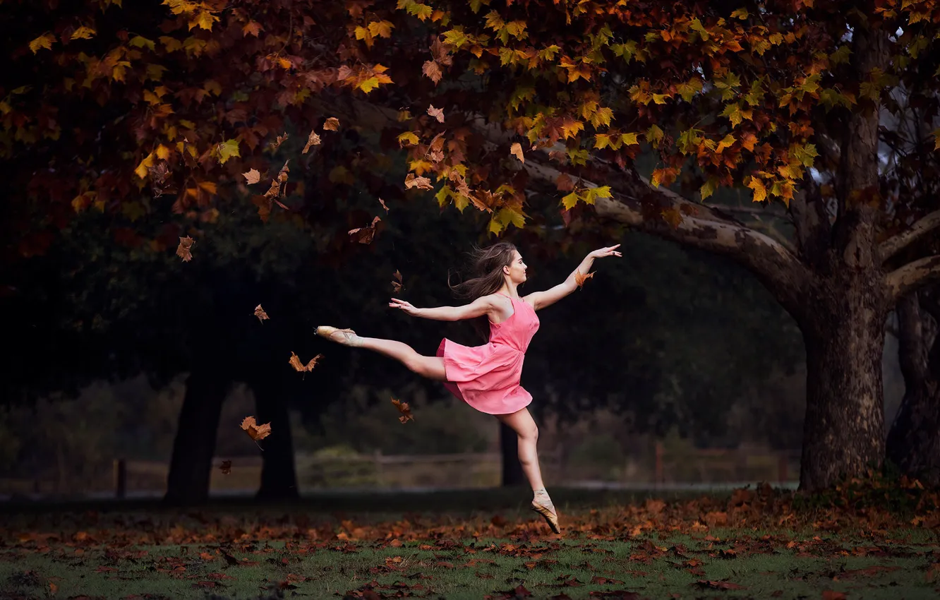 Photo wallpaper girl, Park, jump, dance