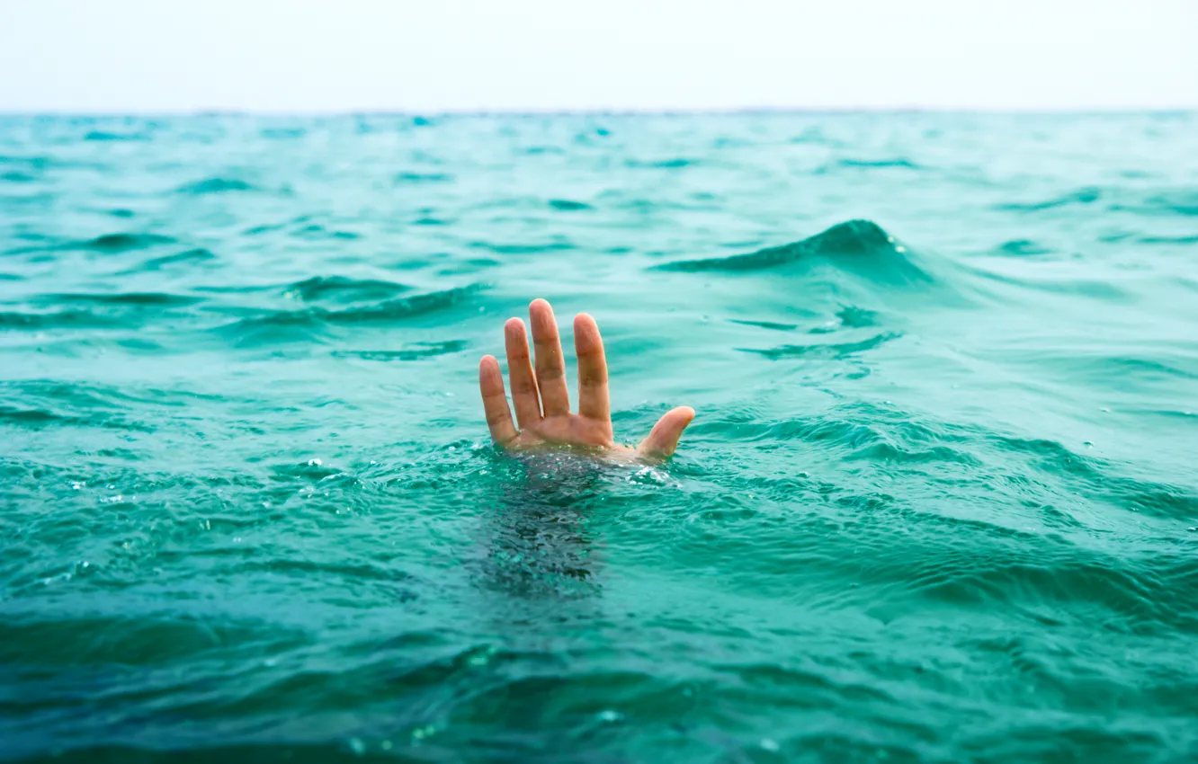 Photo wallpaper sea, water, life, the ocean, the situation, hands, help, guy