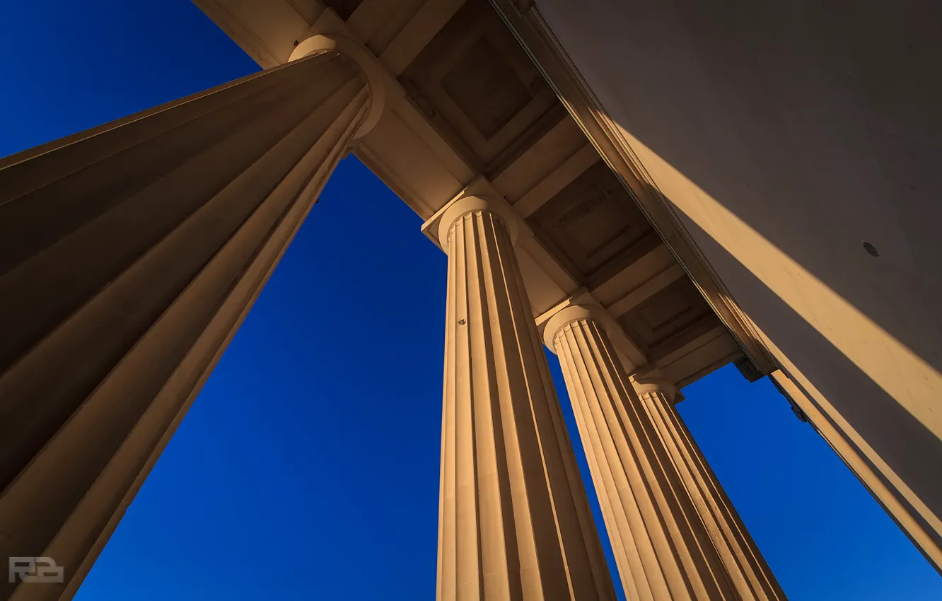 Photo wallpaper the sky, the city, up, building, architecture, columns