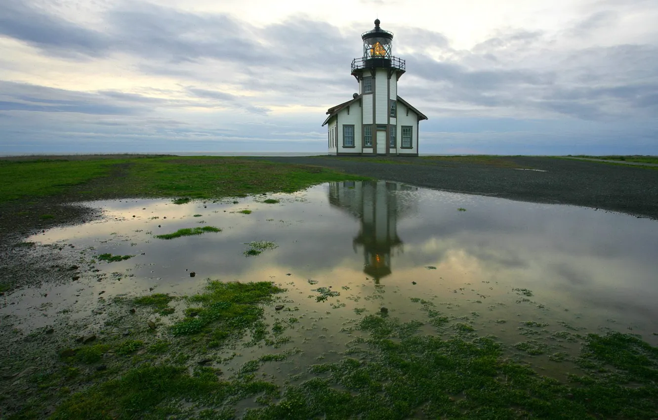 Photo wallpaper shore, lighthouse, puddle