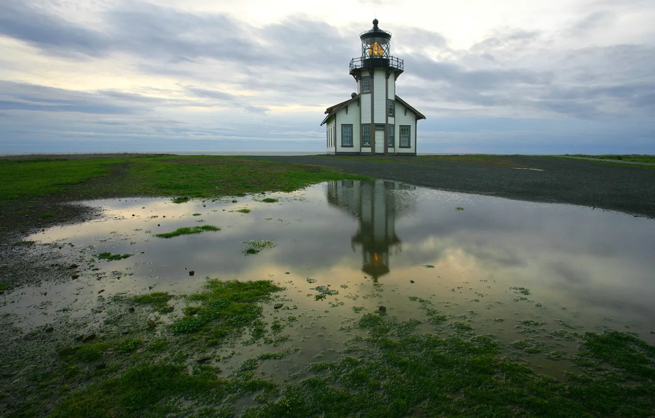 Photo wallpaper shore, lighthouse, puddles