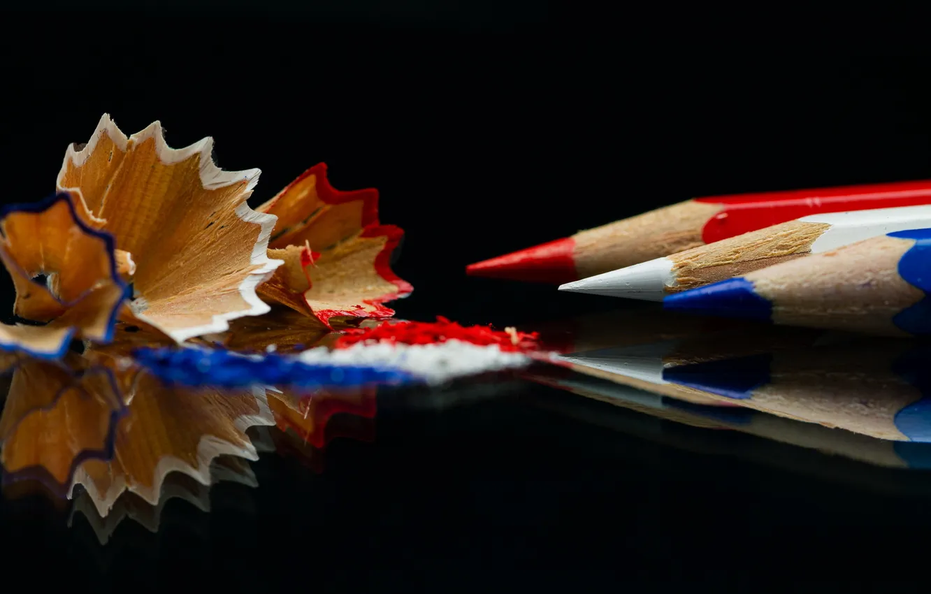 Photo wallpaper macro, table, pencils