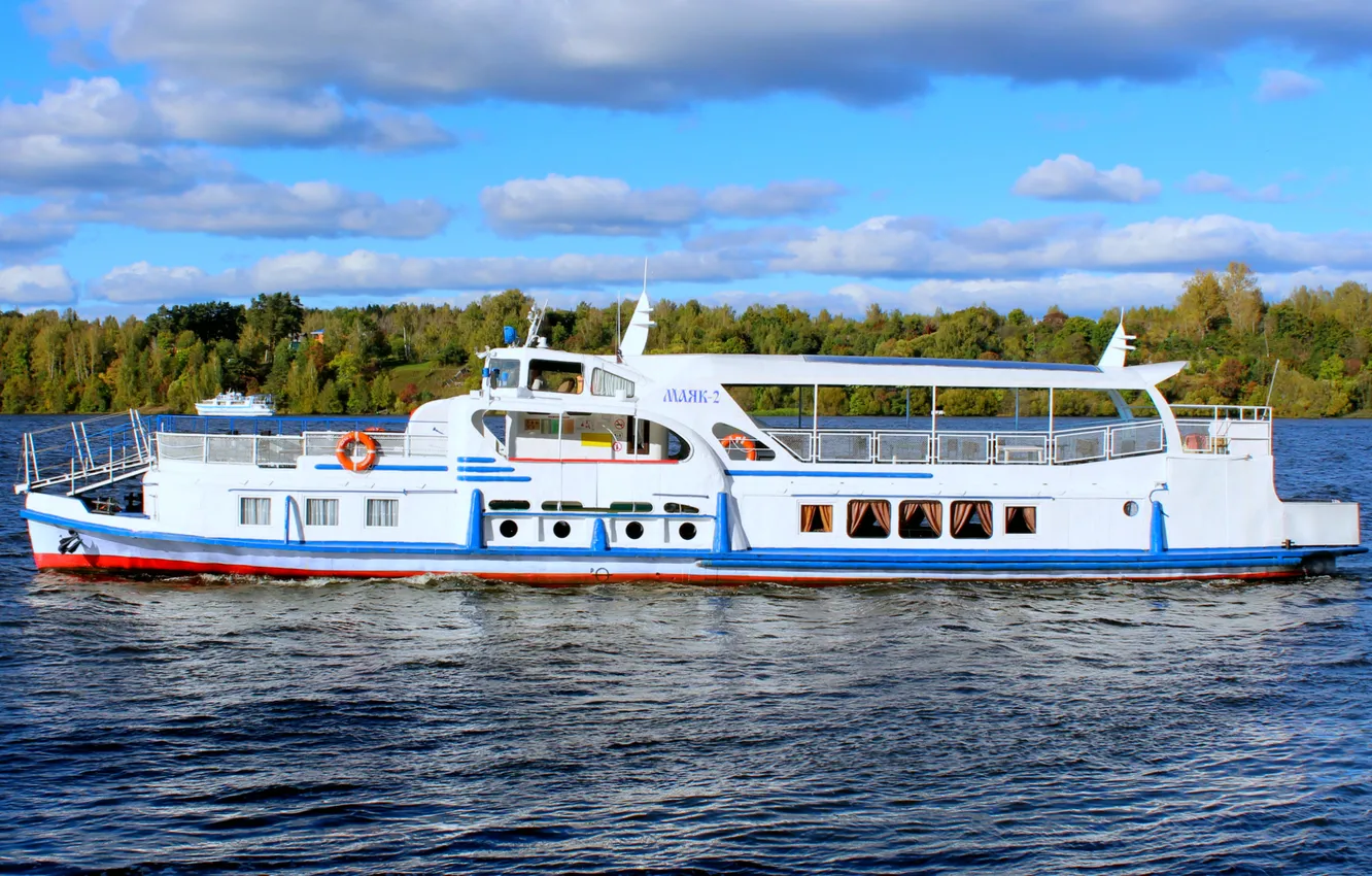 Photo wallpaper ship, a pleasure, river