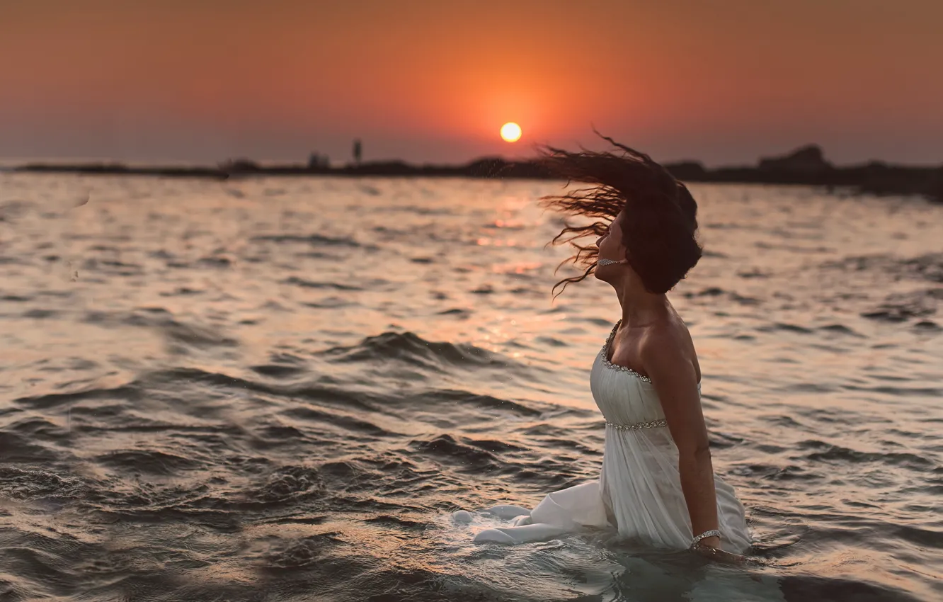 Photo wallpaper water, girl, sunset