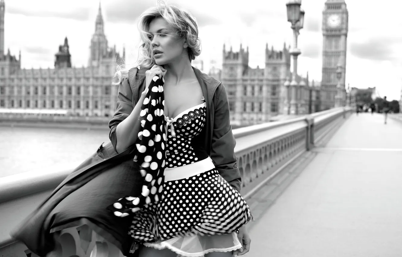 Photo wallpaper girl, bridge, the city, the wind, model, London, dress, black and white