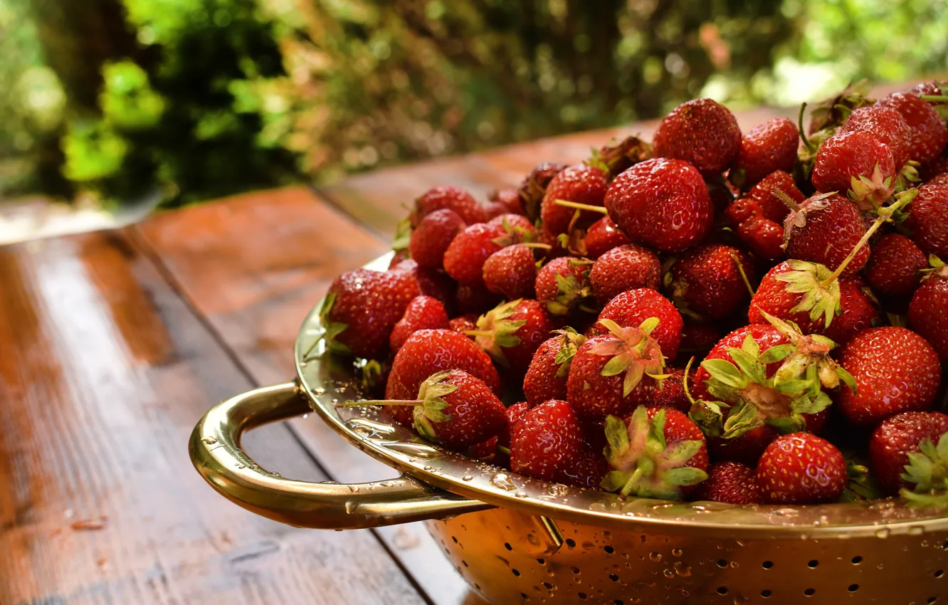 Photo wallpaper drops, nature, berries, table, harvest, strawberry, a lot, bokeh