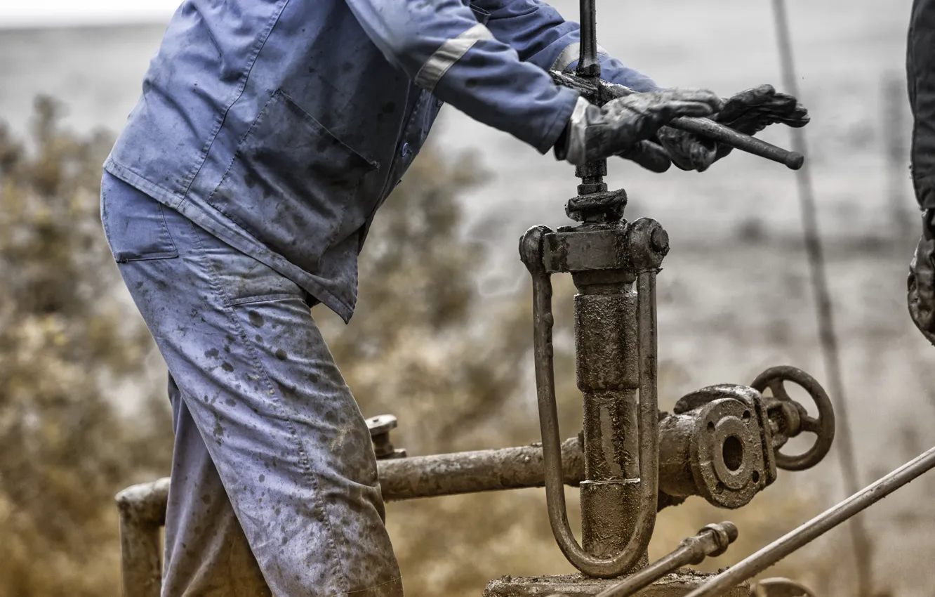 Photo wallpaper dust, oil, worker