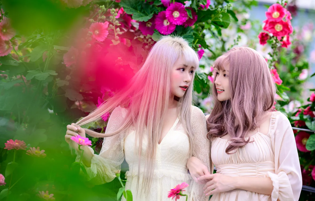 Photo wallpaper girl, flowers, pose, smile, together, blur, hands, makeup