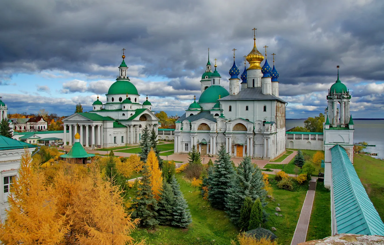 Photo wallpaper the sky, the city, photo, spruce, Cathedral, temple, Russia, the monastery