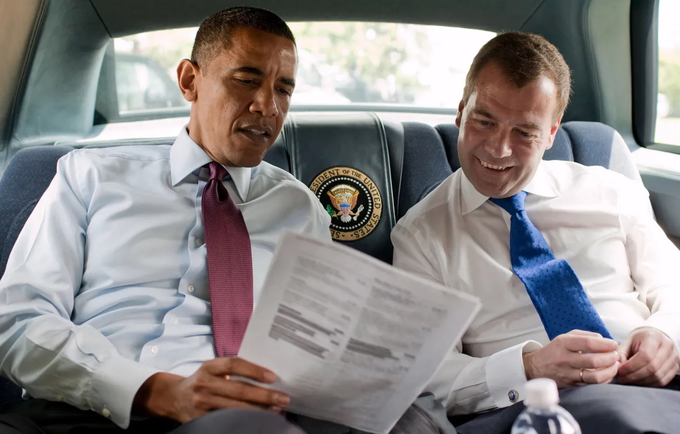 Photo wallpaper smile, tie, salon, presidents, Obama, reading, red and blue, Dmitry Medvedev