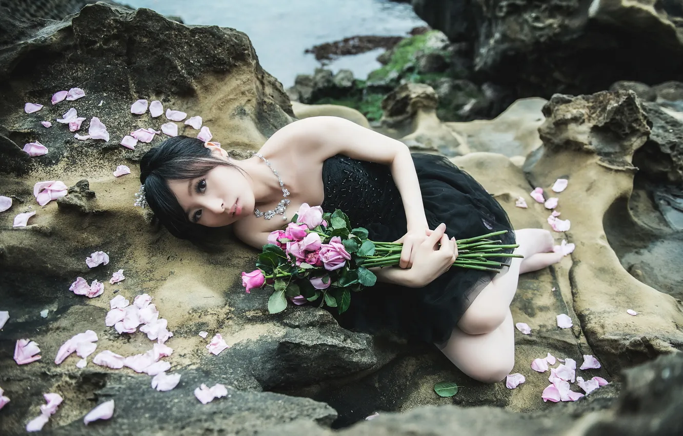 Photo wallpaper girl, pose, roses, Asian