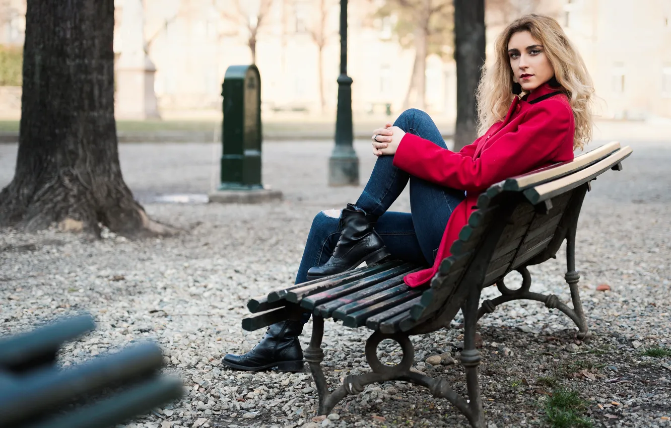 Photo wallpaper bench, face, style, Park, hair, coat, siren