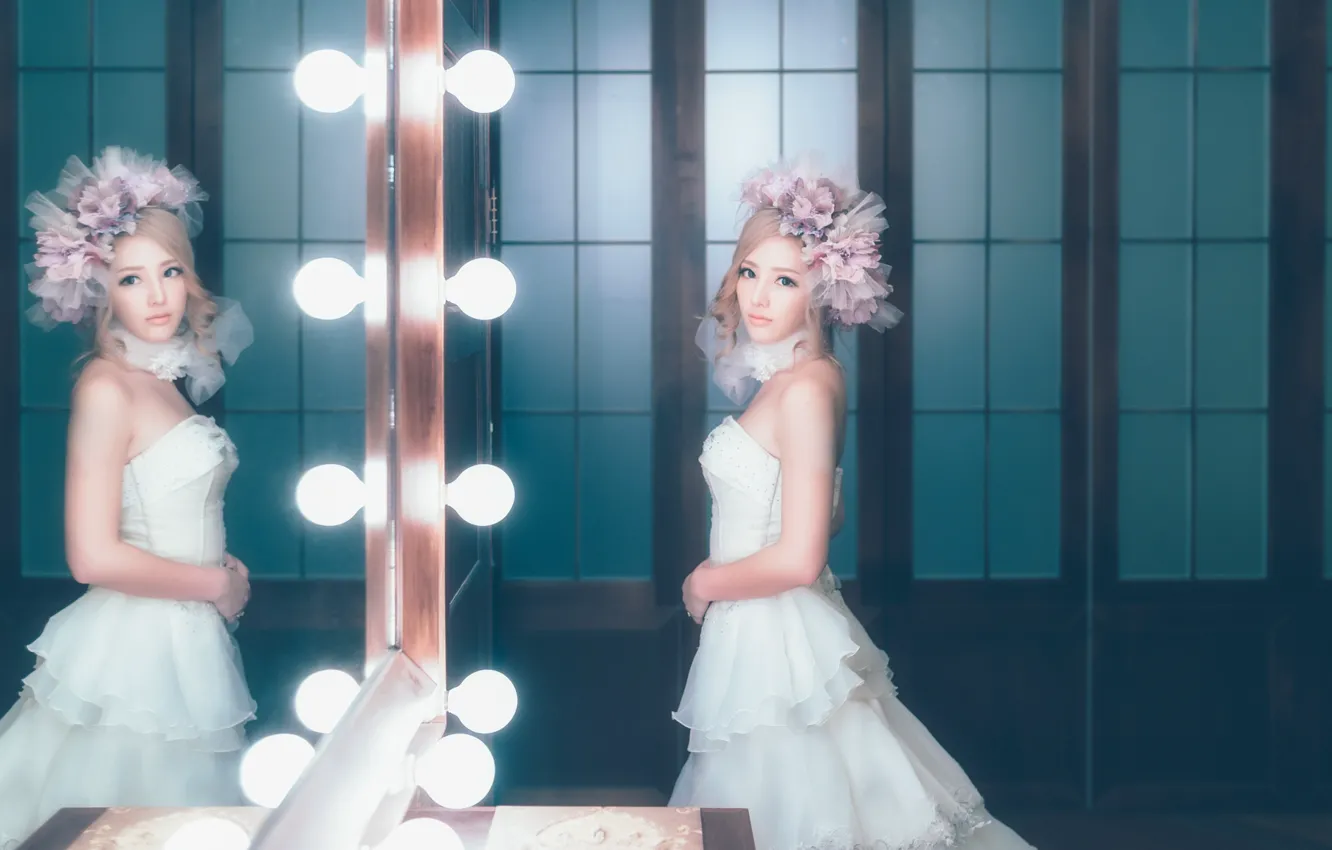 Photo wallpaper girl, face, reflection, dress, mirror, decoration, Asian, light bulb