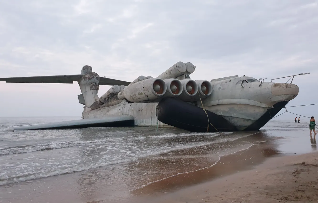 Photo wallpaper people, ekranoplan Lun, the plane, The Caspian sea, beach, coast