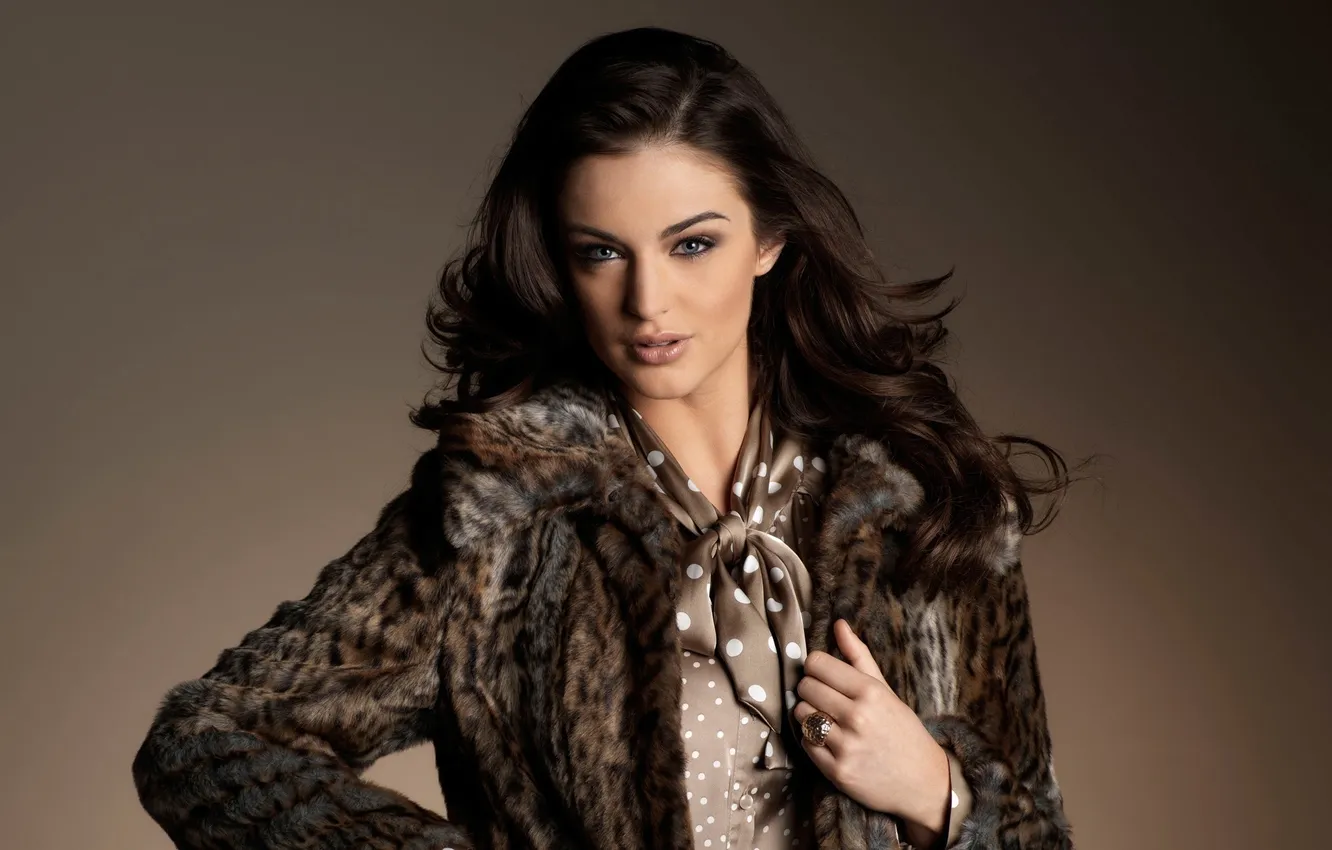 Photo wallpaper look, hair, makeup, fur, scarf, wavy, Lauren Budd