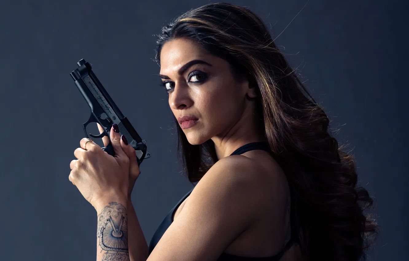 Photo wallpaper girl, gun, background, the film, makeup, tattoo, hairstyle, action
