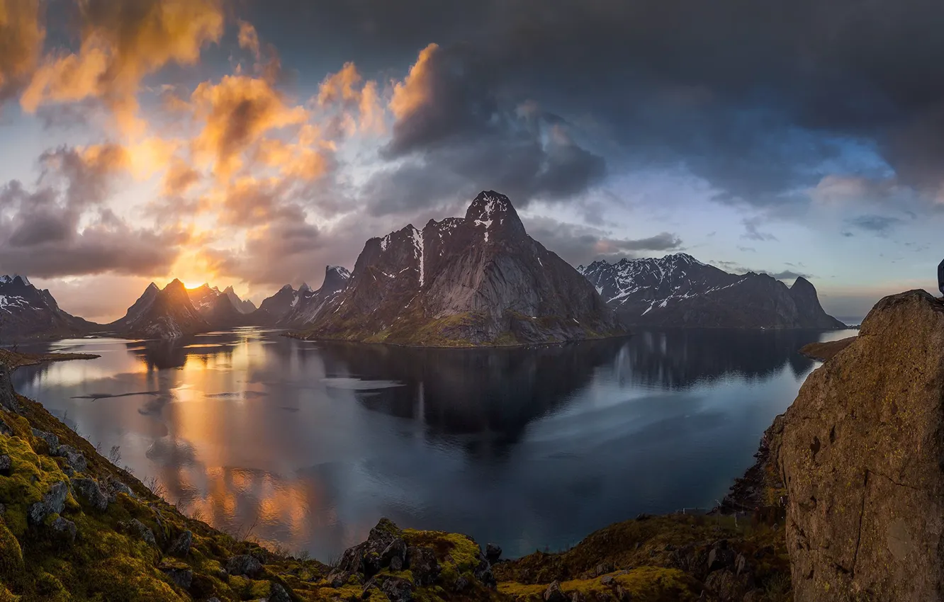Photo wallpaper the sky, water, mountains