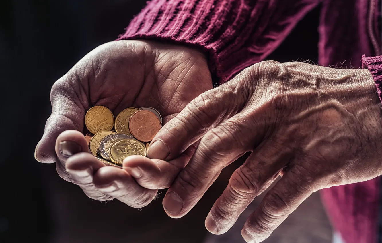 Photo wallpaper fingers, coins, Old age