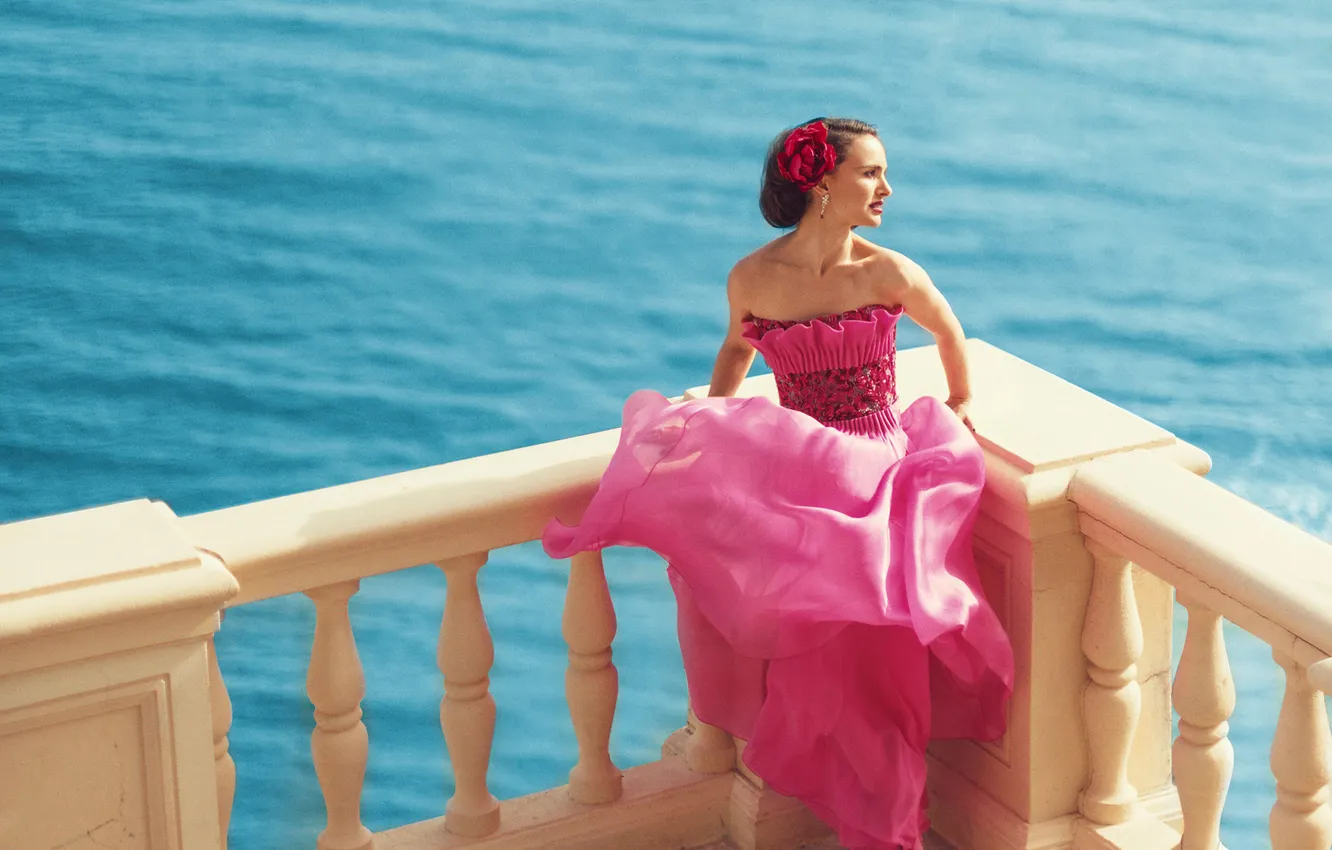 Photo wallpaper sea, dress, actress, photographer, shoes, railings, Natalie Portman, Natalie Portman