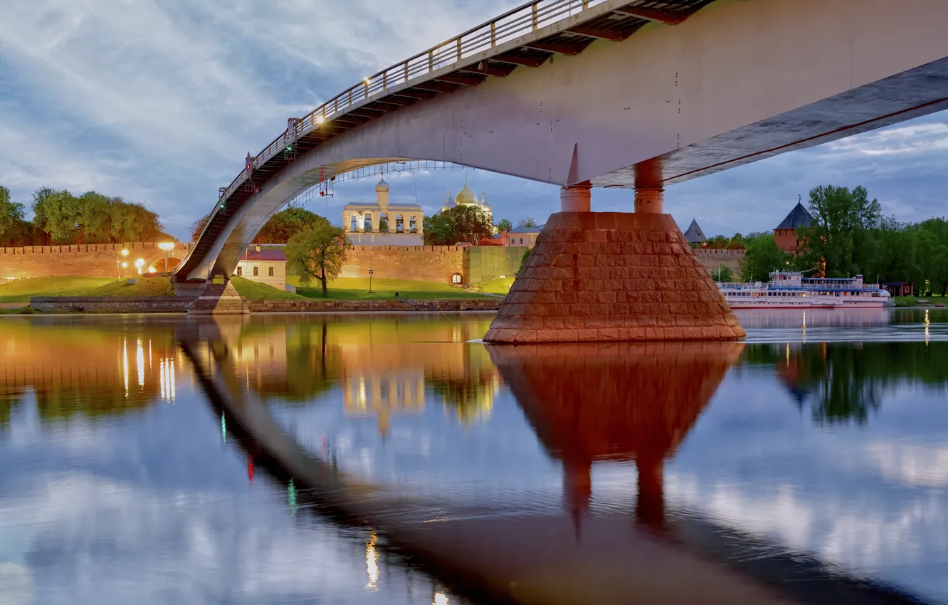 Photo wallpaper landscape, bridge, the city, river, the evening, The Kremlin, Volkhov, Veliky Novgorod