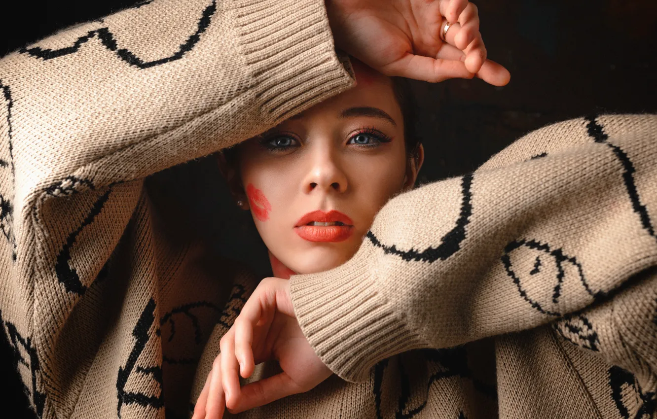 Photo wallpaper look, girl, face, pose, portrait, hands, sponge, sweater