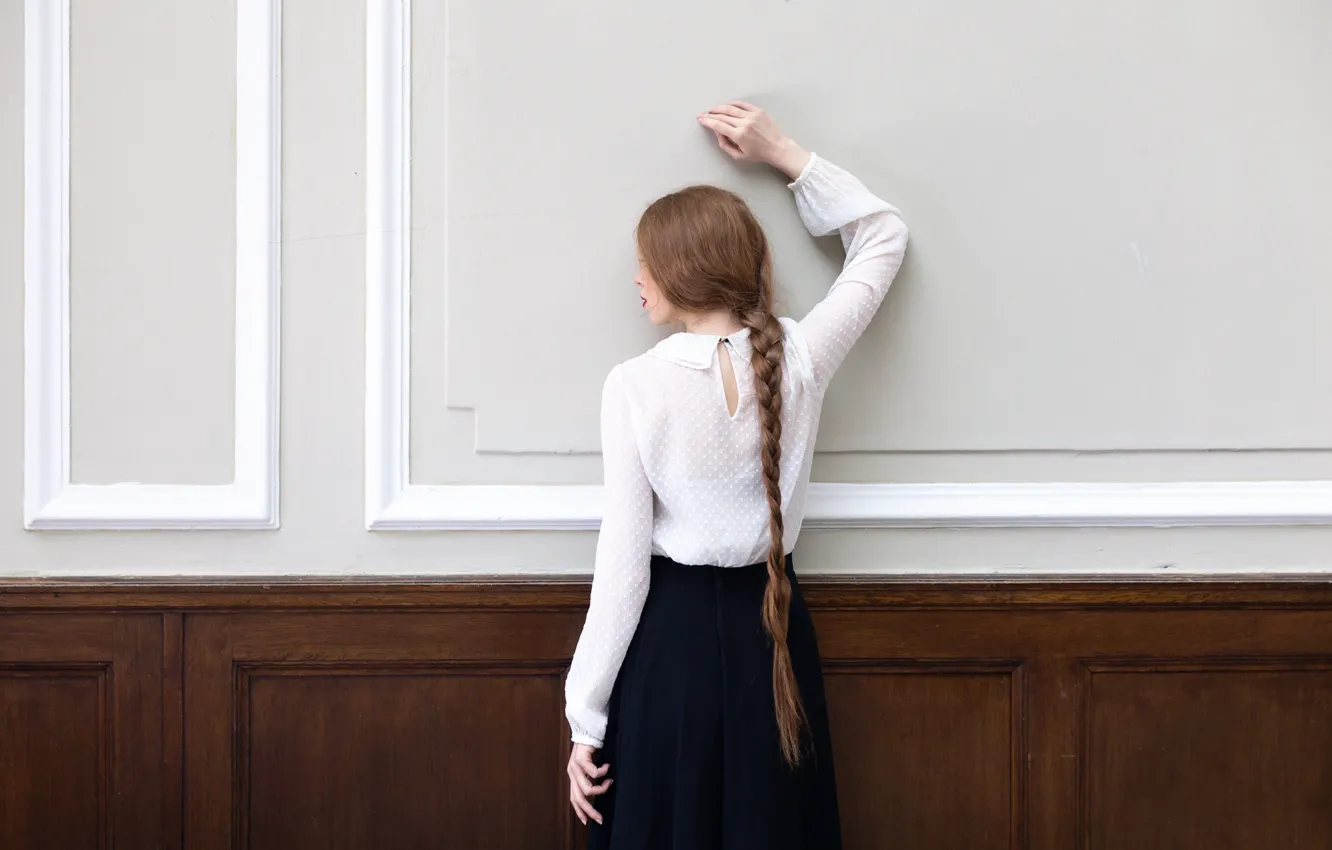 Photo wallpaper girl, wall, braid, Sandra Plajzer