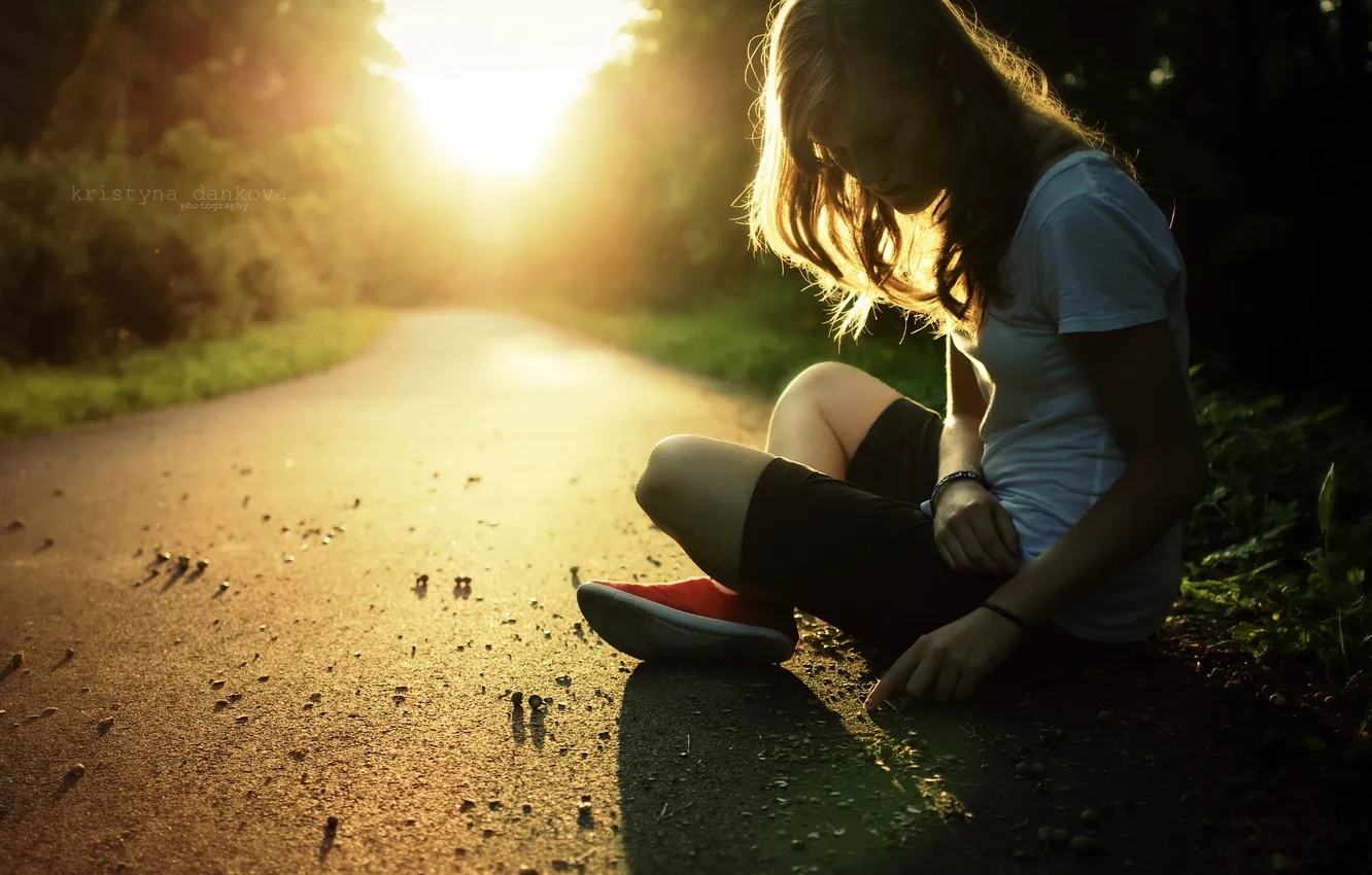 Photo wallpaper road, girl, light