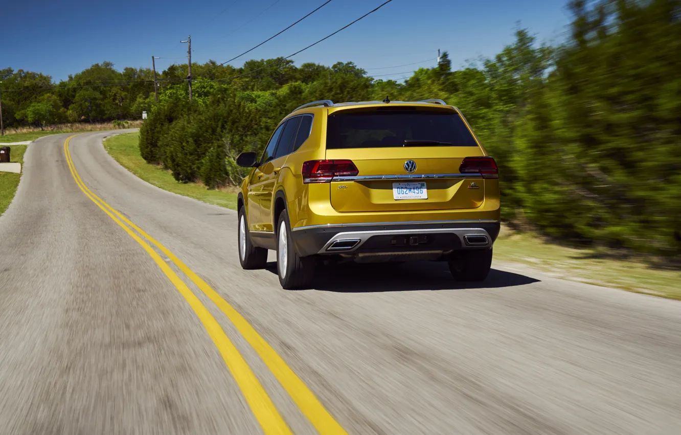 Photo wallpaper road, yellow, vegetation, Volkswagen, Atlas, 2017