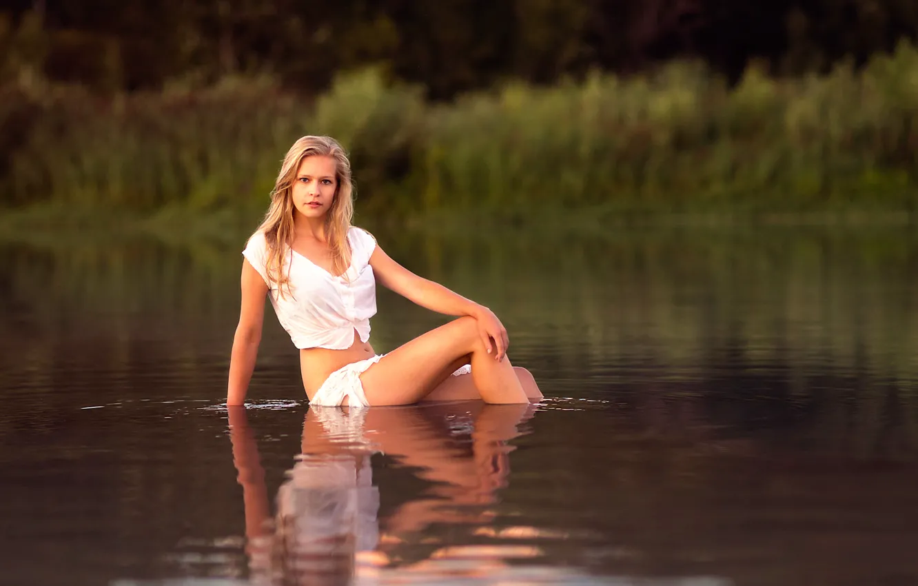 Photo wallpaper girl, legs, in the water, Yvonne, Studio Hors-champ