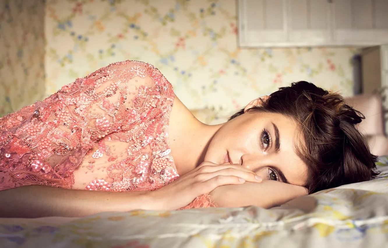 Photo wallpaper girl, dress, actress, lies, brown hair, pink, Shailene Woodley, Shailene Woodley