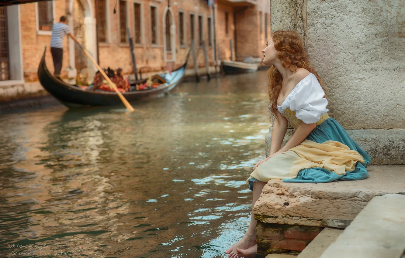 Photo wallpaper river, Italy, barefoot, model, women, redhead, Venice, sitting