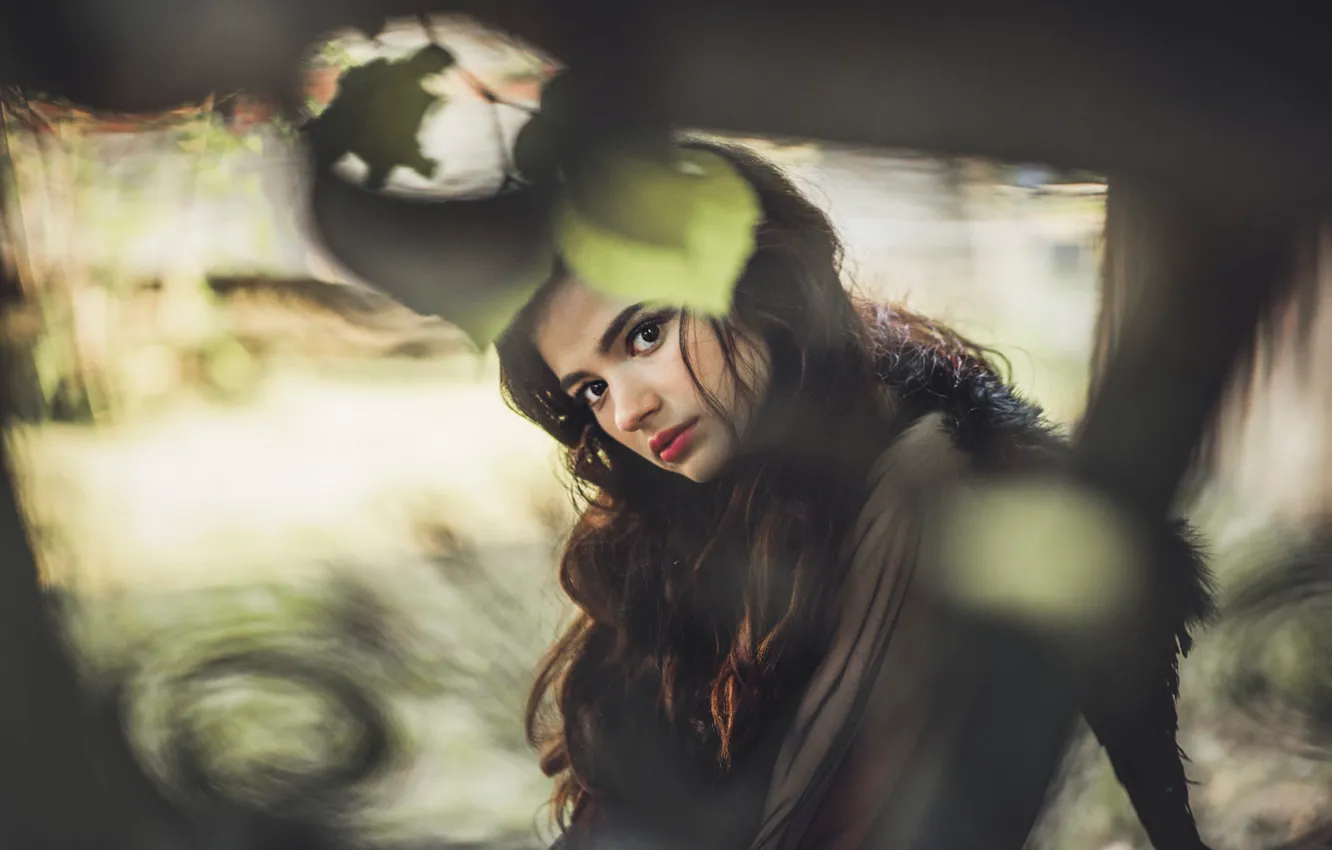 Photo wallpaper roof, look, leaves, girl, nature, face, pose, hair