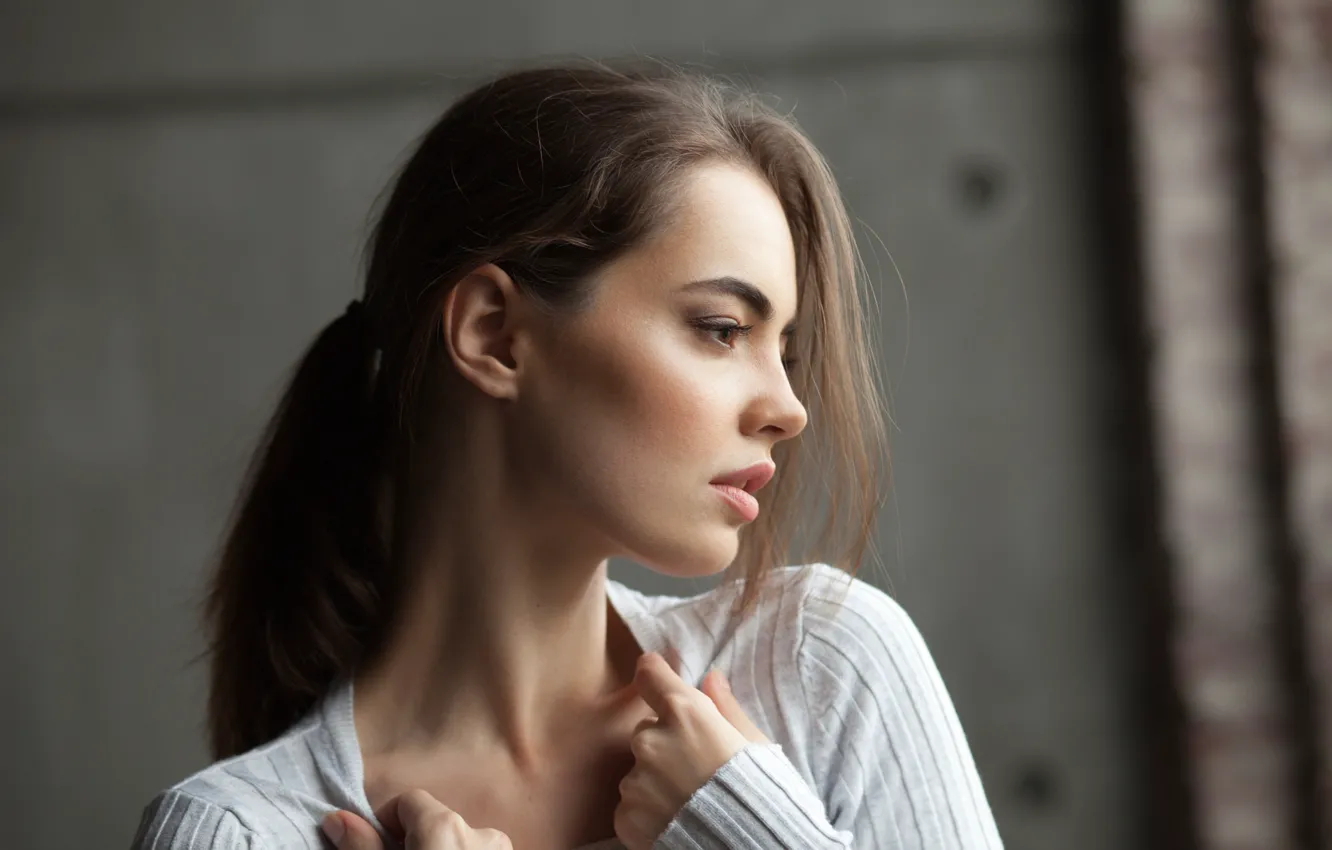 Photo wallpaper girl, beauty, hair, look, hands, Lidia Savoderova