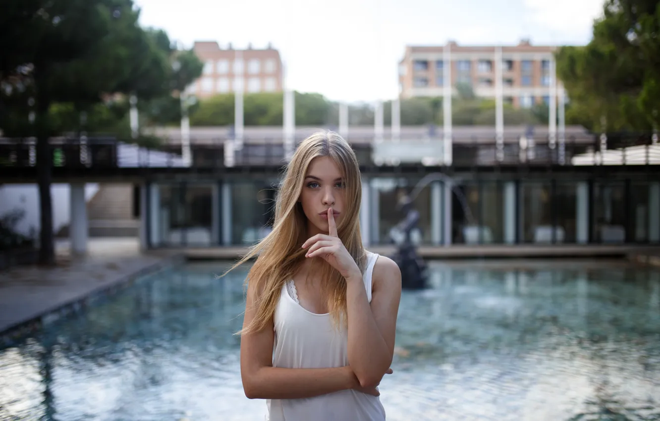 Photo wallpaper face, background, hair, lips, fingers