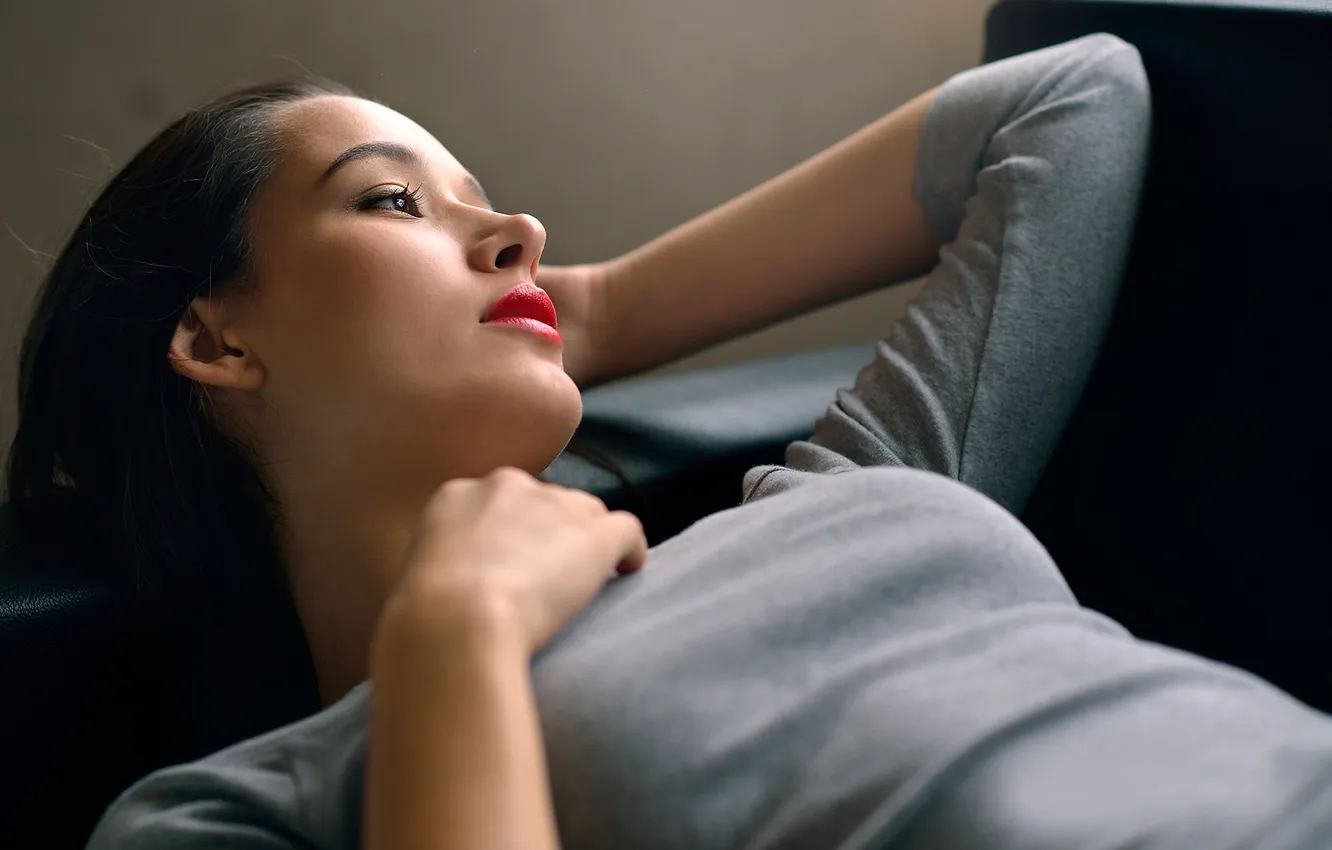 Photo wallpaper look, makeup, sponge