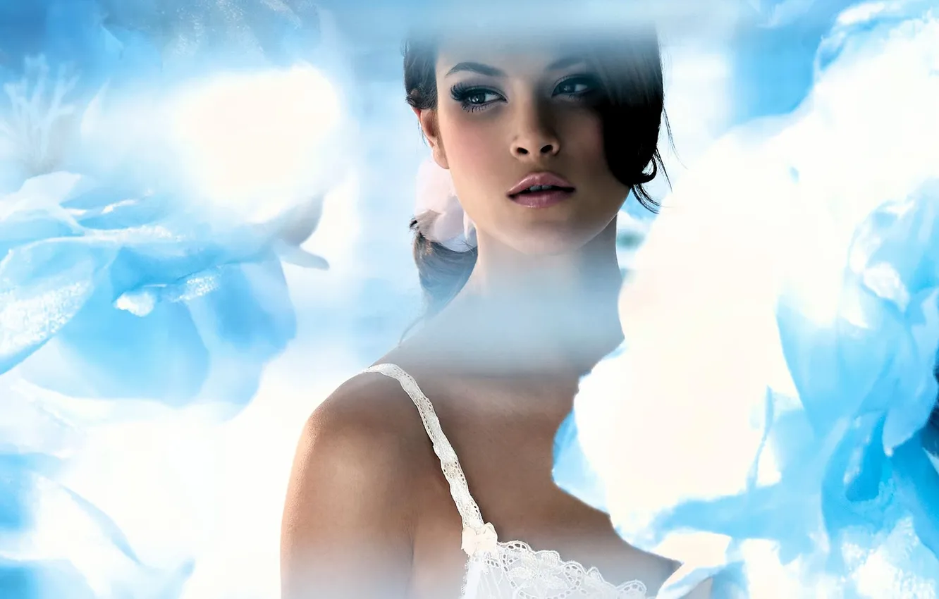 Photo wallpaper flowers, face, model, linen, portrait, brunette, Jenna Pietersen