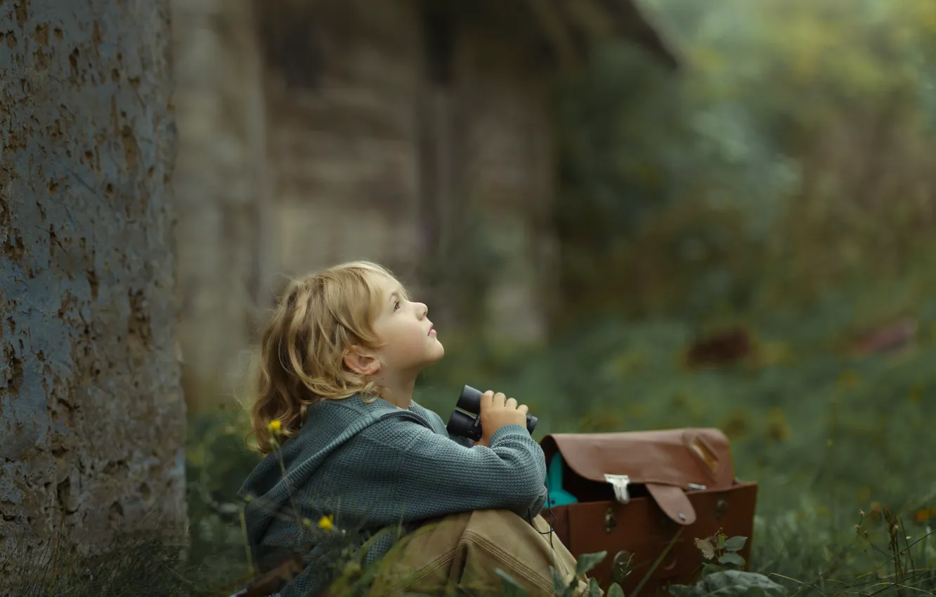 Photo wallpaper girl, binoculars, suitcase