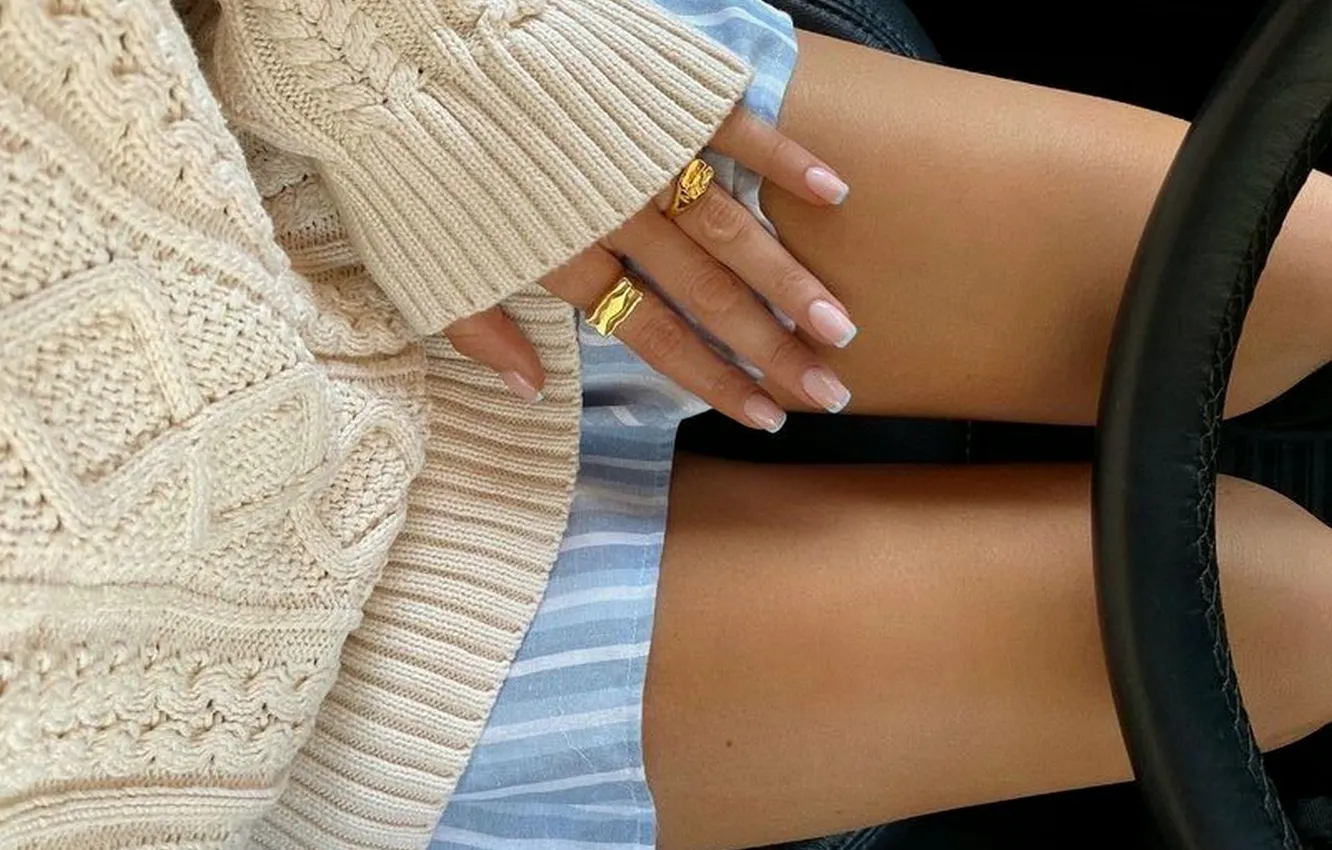 Photo wallpaper the wheel, gold rings, girl, slender legs, manicure, auto, legs