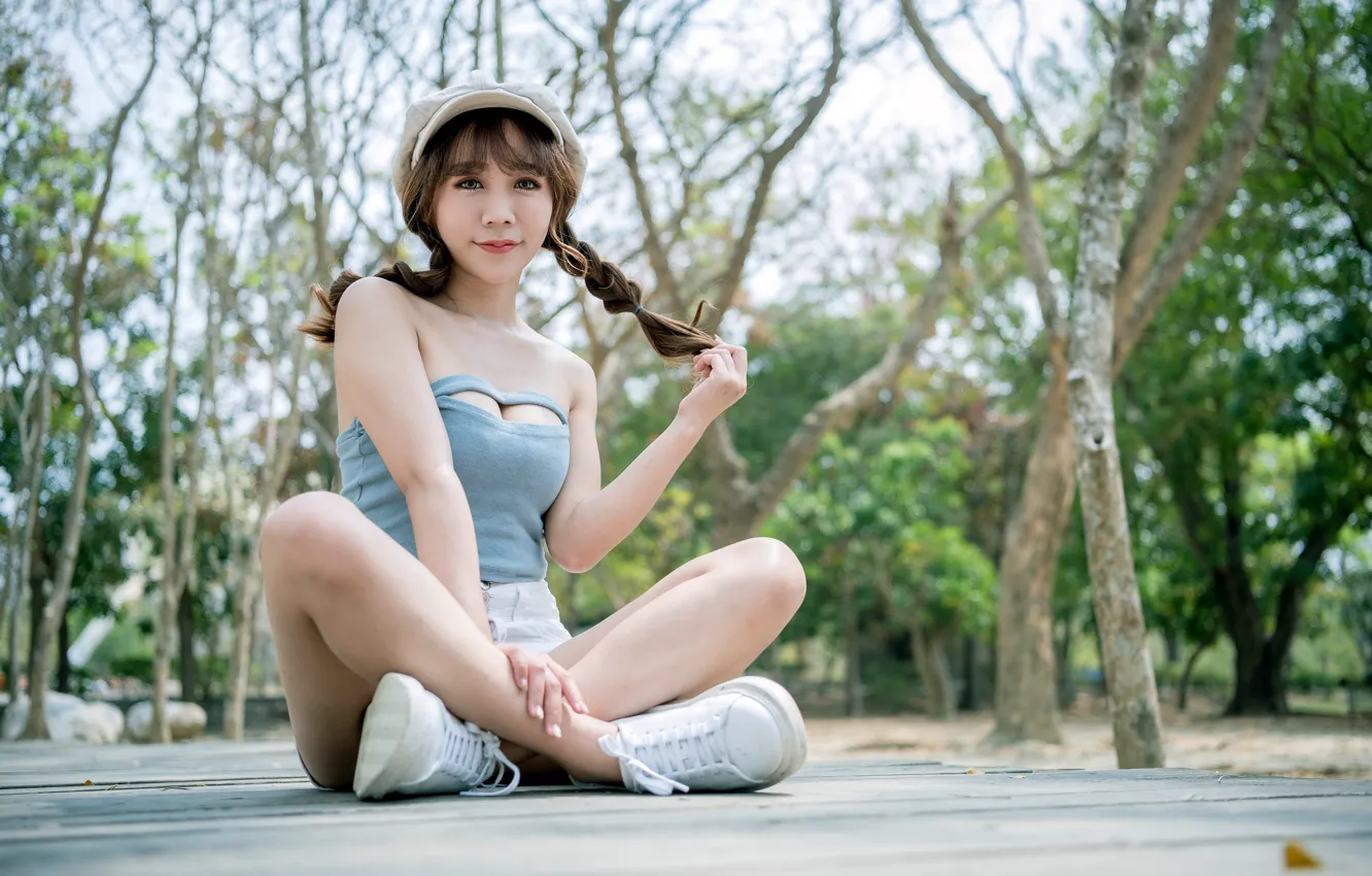 Photo wallpaper smile, street, Asian, gesture, the Lotus position, cute girl, crossed legs, bare shoulders