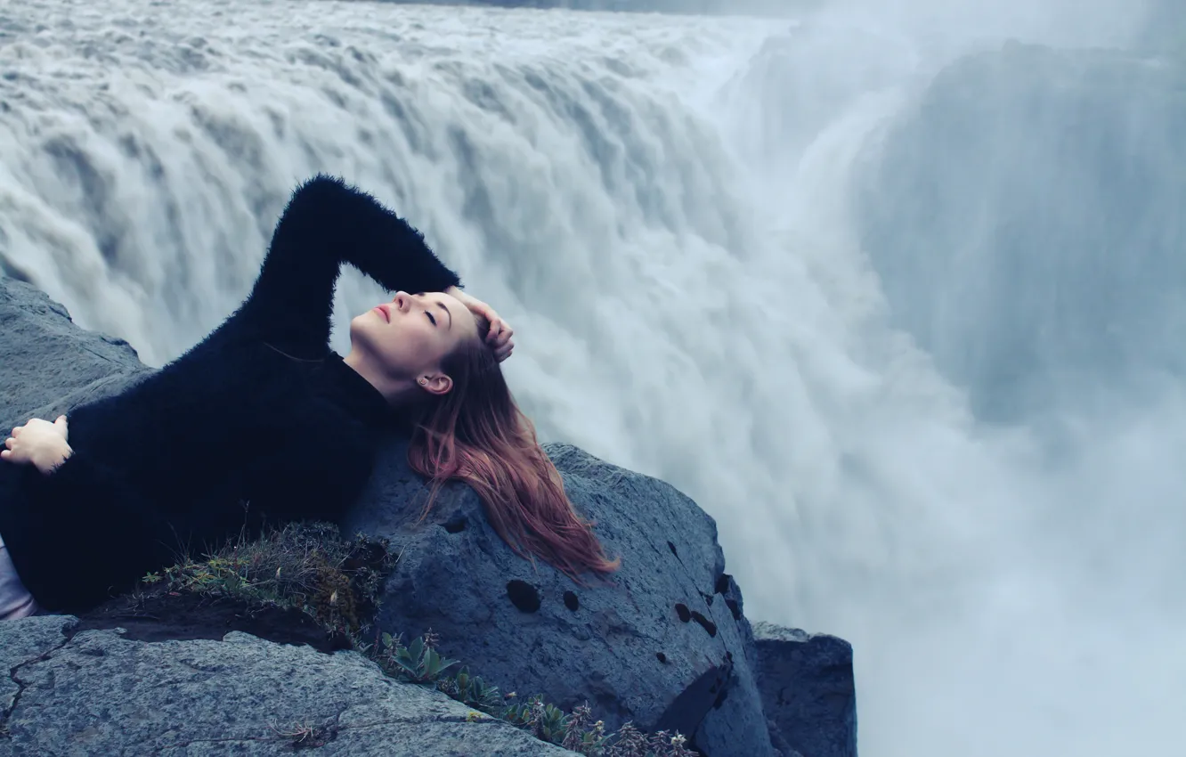 Photo wallpaper girl, waterfall, sleeping lessons
