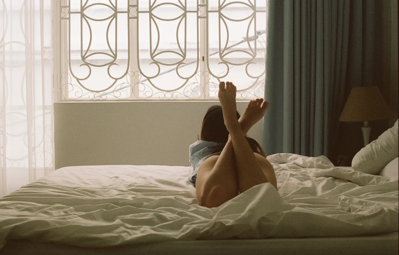 Photo wallpaper bed, Girl, window