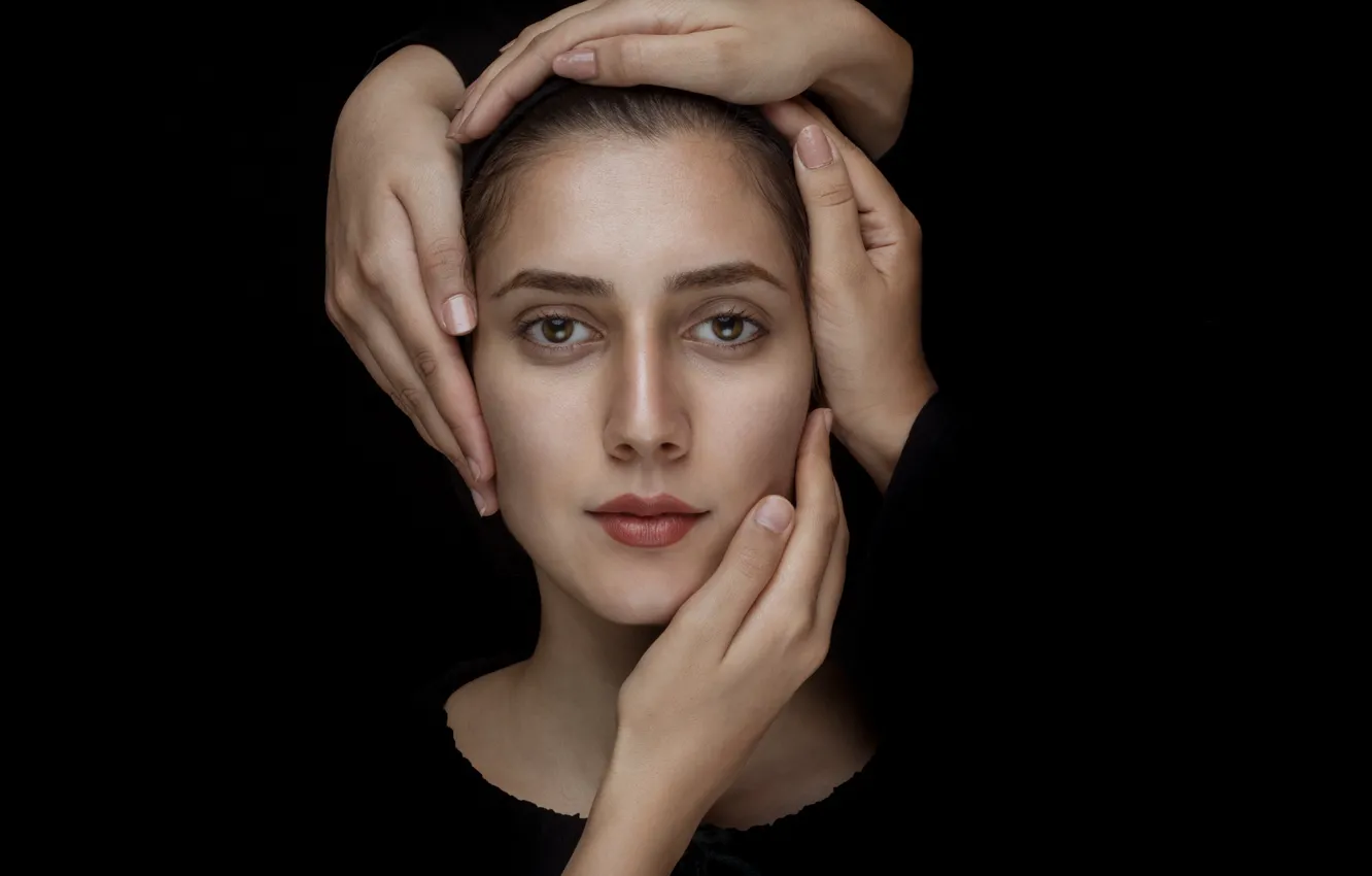 Photo wallpaper portrait, hands, hands, brown-eyed