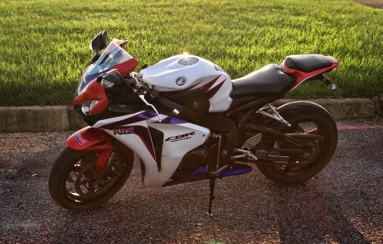 Photo wallpaper white, grass, lawn, shadow, white, honda, side view, bike