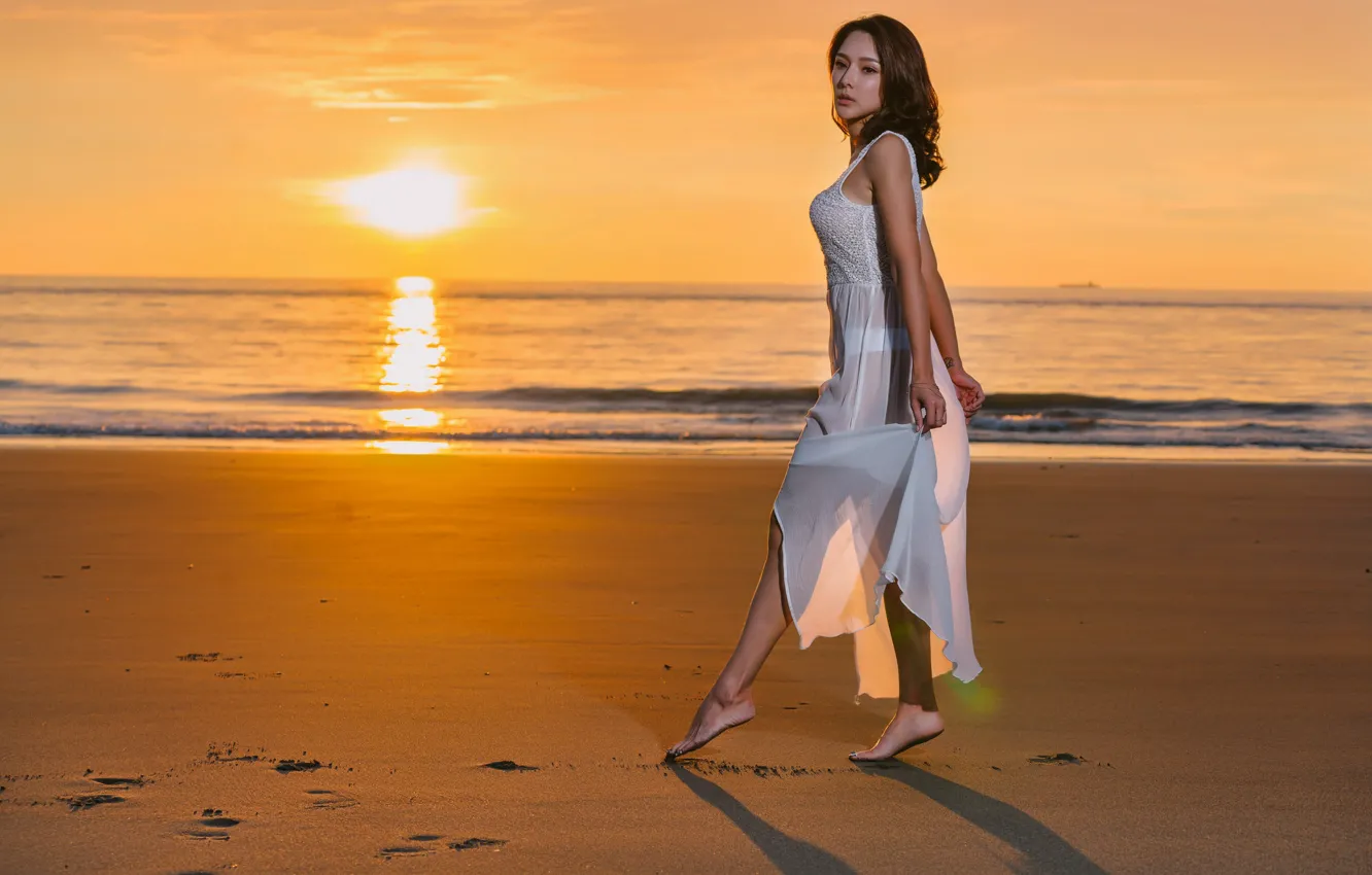 Photo wallpaper sea, dawn, dress, walk, Oriental model