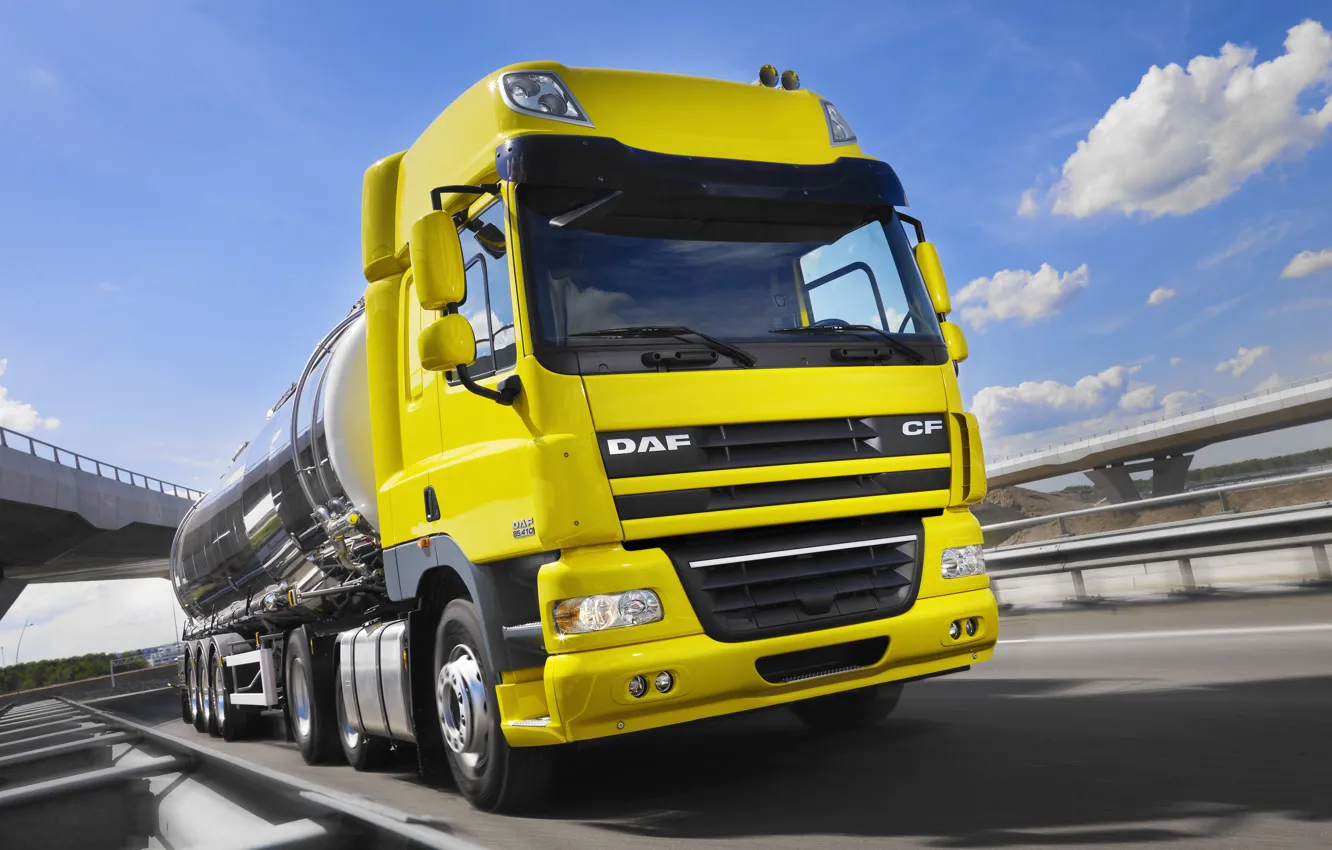 Photo wallpaper yellow, movement, track, DAF, tank, tractor, DAF, Space Cab