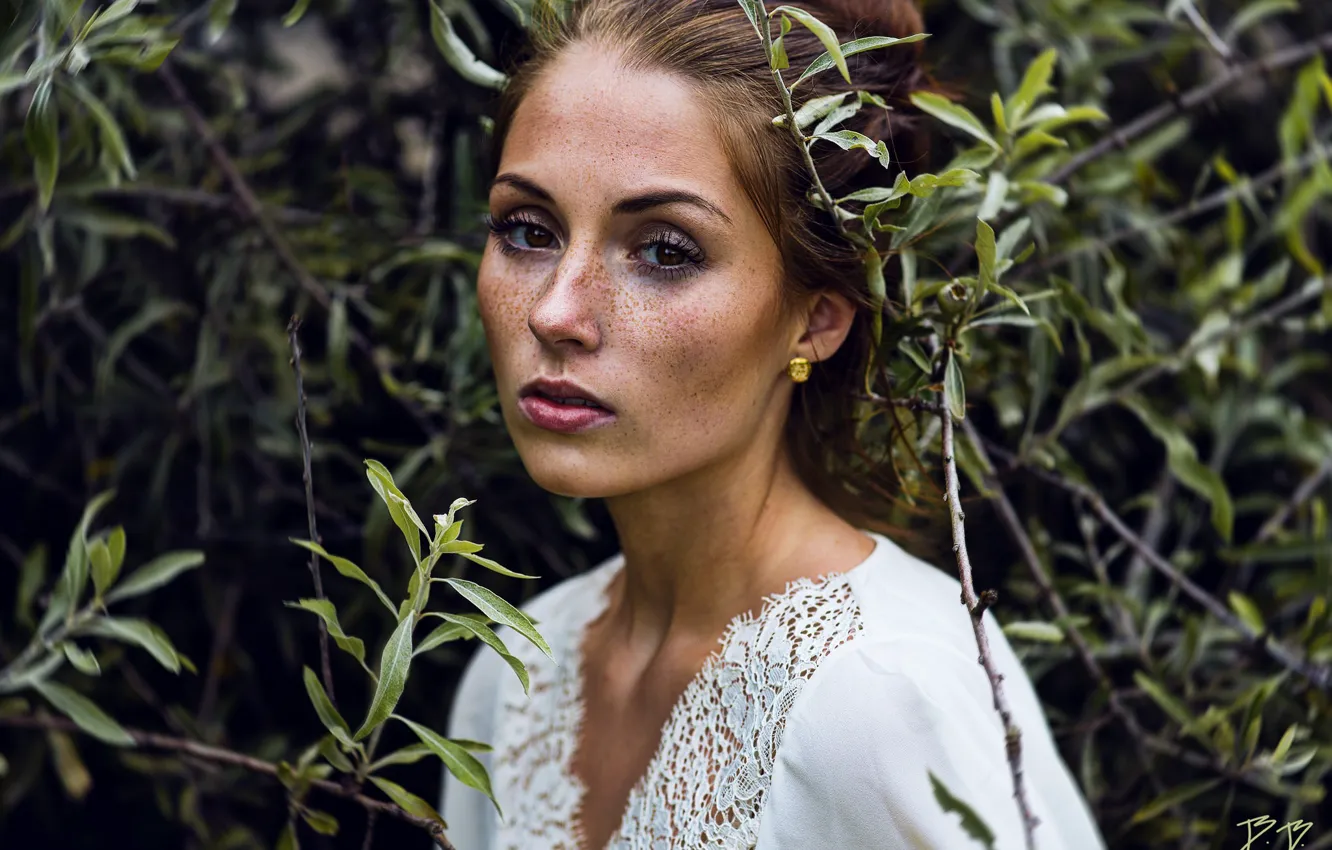 Photo wallpaper girl, portrait, freckles