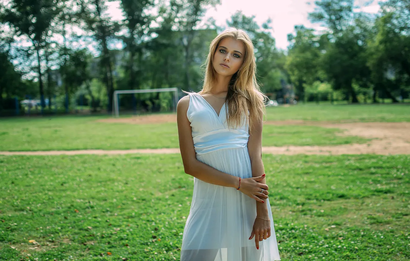 Photo wallpaper greens, field, pose, portrait, makeup, dress, hairstyle, blonde